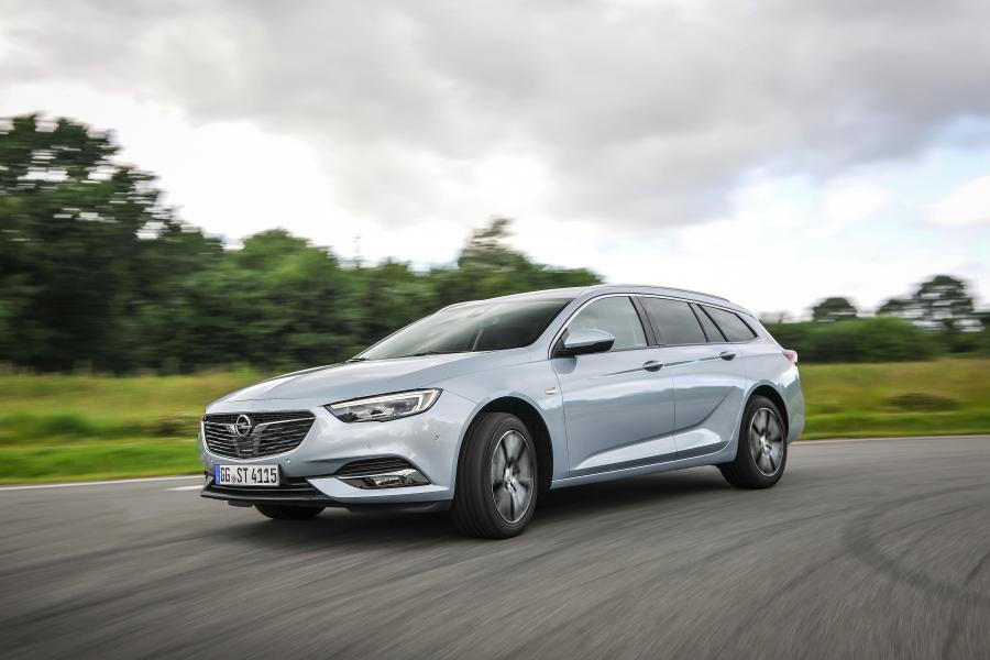  Opel Insignia Sports Tourer Turbo D 2017 года  (фото 2 из 40)
